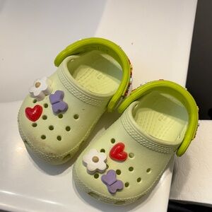 CROCS Kids Light Green Slippers with Fun Charms
